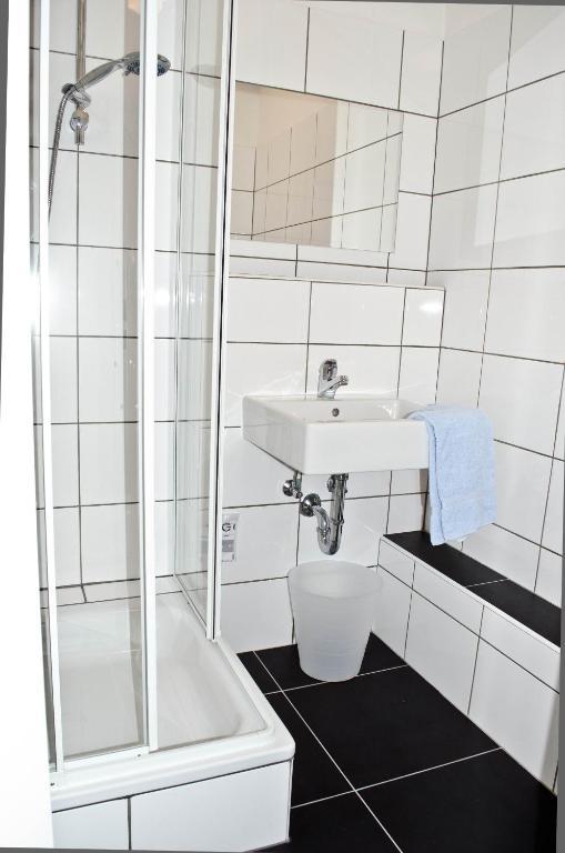 Gröbenzell Hostel Nanina חדר תמונה