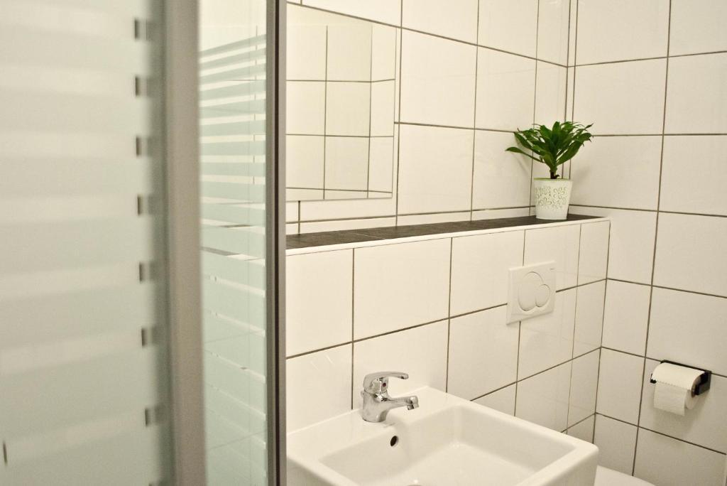 Gröbenzell Hostel Nanina חדר תמונה