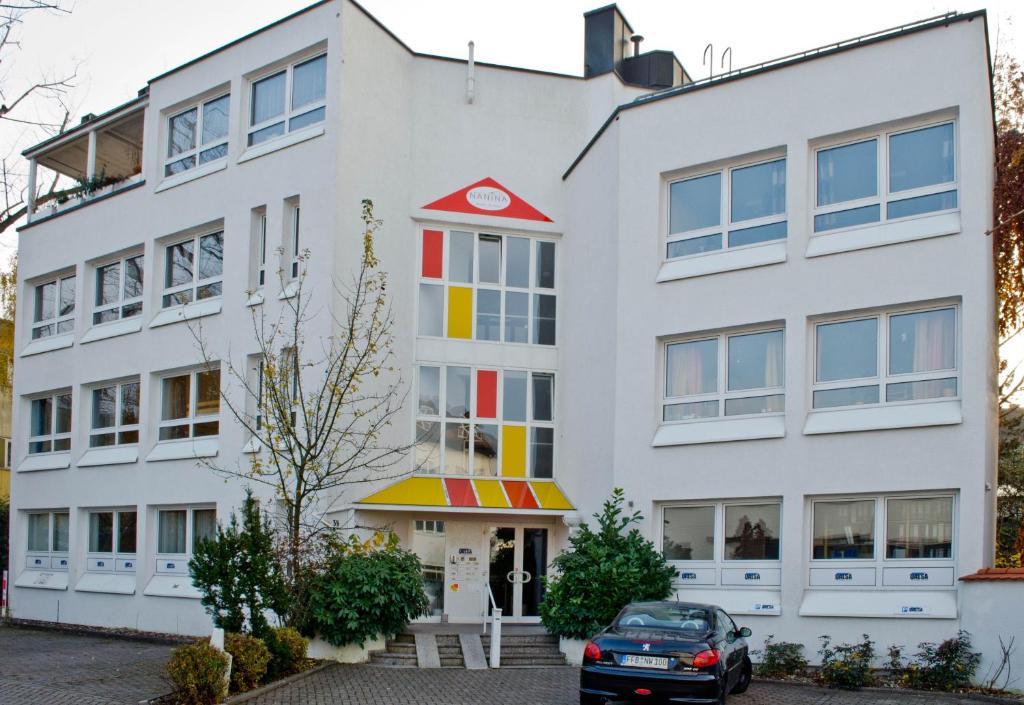 Gröbenzell Hostel Nanina מראה חיצוני תמונה